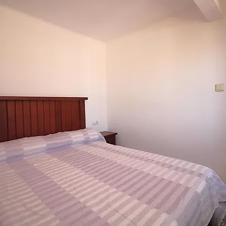 Apartamento ático Con Gran Terraza, A 100m De La Playa Del Port De Llançà, Con Wifi, Tv Y Cocina Renovada - Es-228-31 *