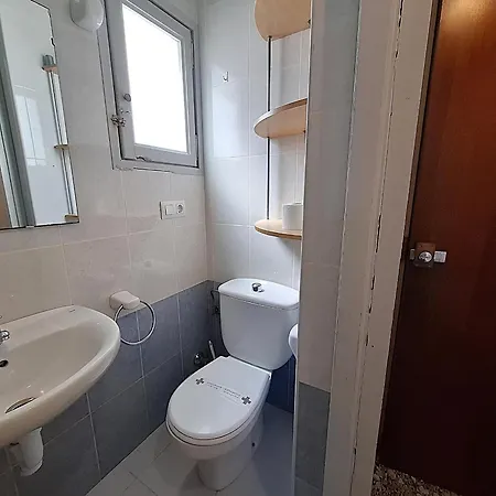 Apartamento ático Con Gran Terraza, A 100m De La Playa Del Port De Llançà, Con Wifi, Tv Y Cocina Renovada - Es-228-31 Llança