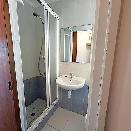 Apartamento ático Con Gran Terraza, A 100m De La Playa Del Port De Llançà, Con Wifi, Tv Y Cocina Renovada - Es-228-31 Llança